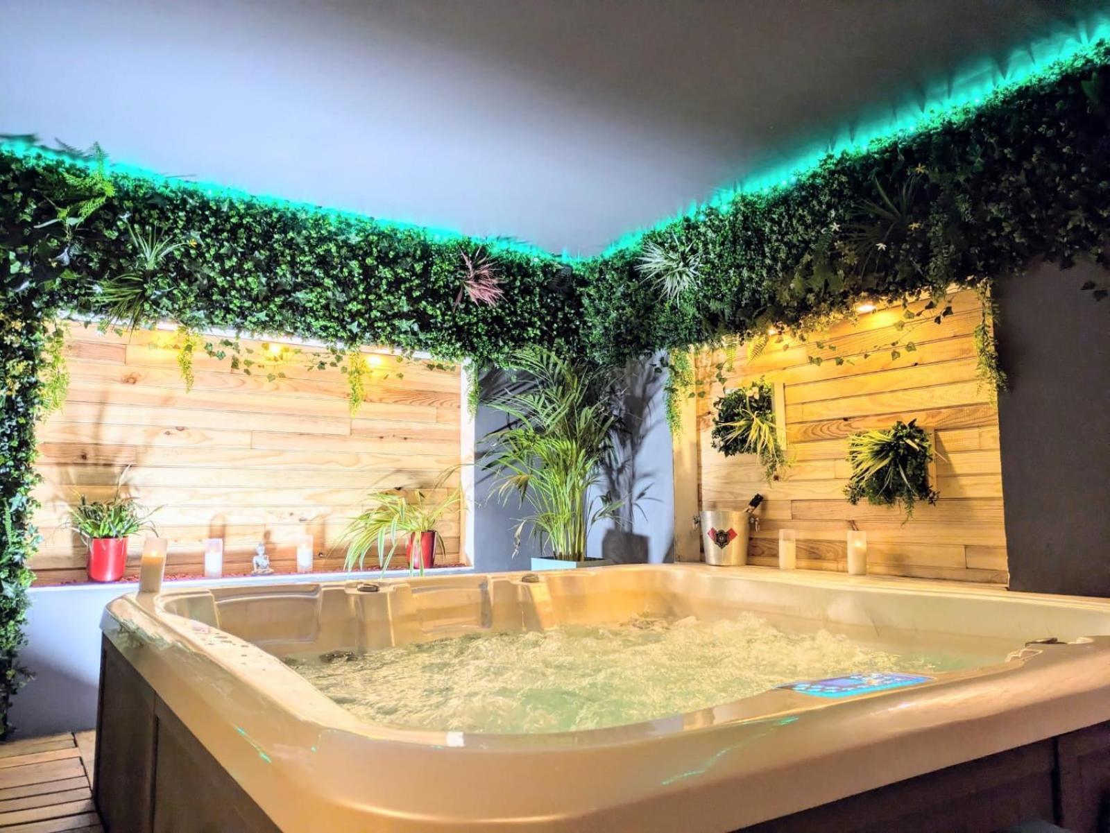 L'Alcove Du 510 - Spa - Chambre Romantique - Sauna - Salle De Jeux Montauban Luaran gambar